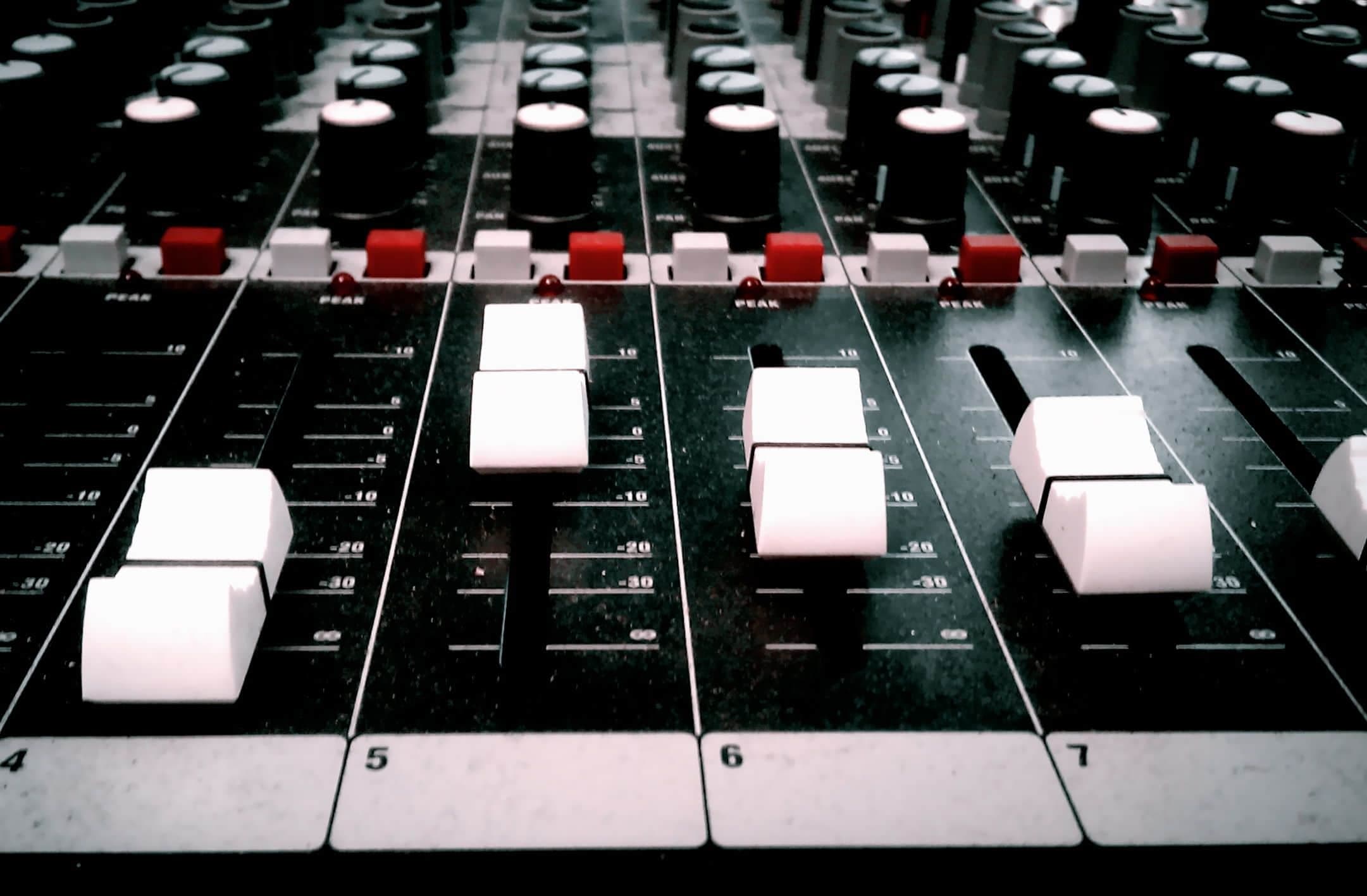 Emotion and disruption: artificial intelligence in music production