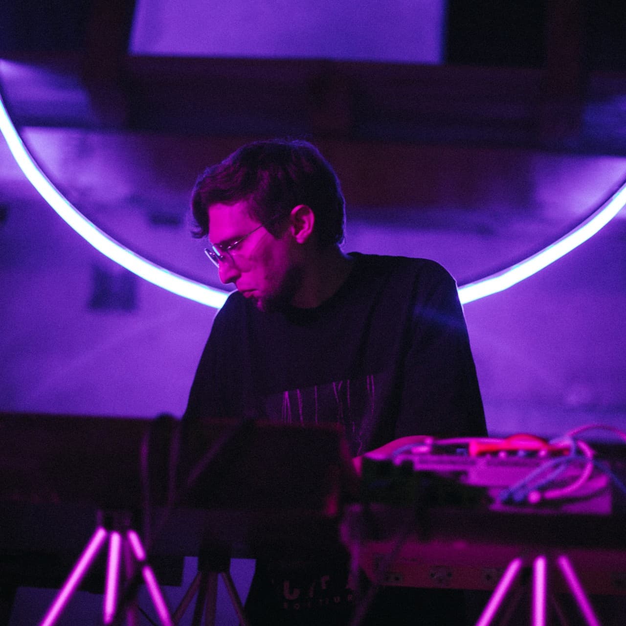 Andrea Gava playing a concert, purple stage lights, side picture